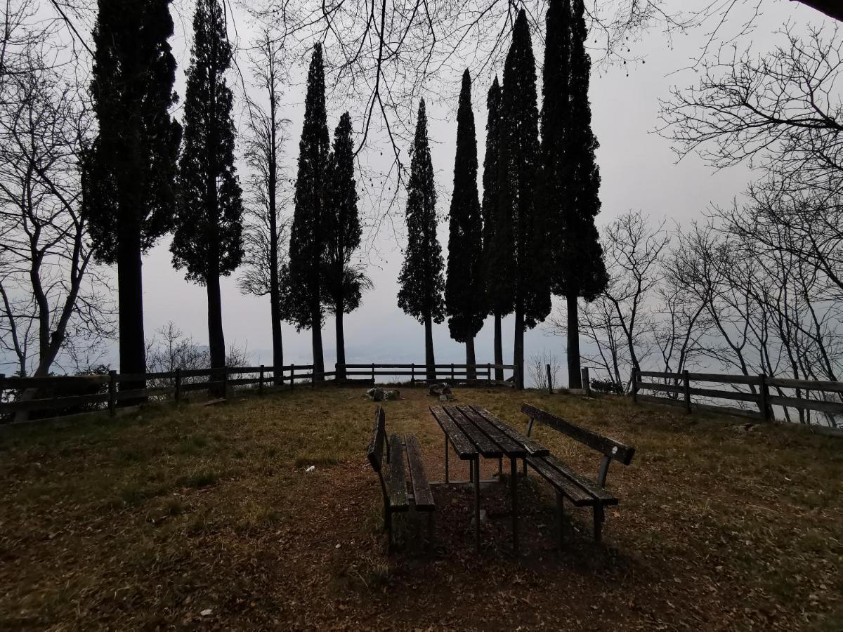 Near Villa Monastero And Castello Di Vezio Βαρένα Εξωτερικό φωτογραφία